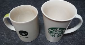 茶渋のついたコップ