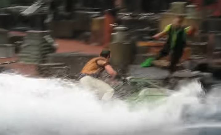 USJのショーで水上バイク事故が発生しショーが中止に