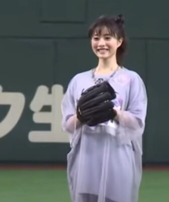 【動画あり】石原さとみのノーバン始球式が話題に