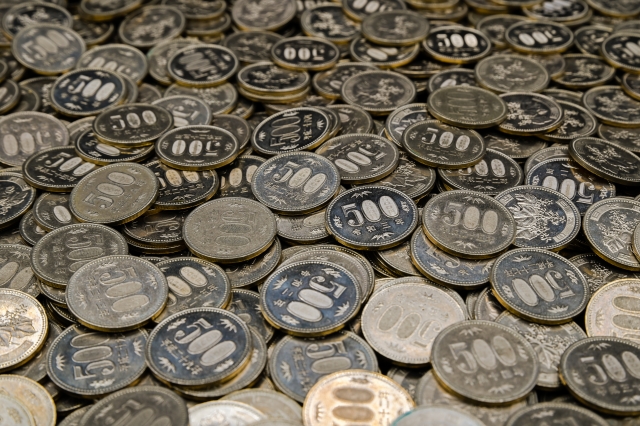 【小銭貯金】ペットボトルに小銭を貯金したらいくらぐらいお金が貯まるのか